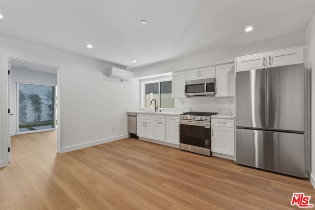 Photo - 14167 Erwin St