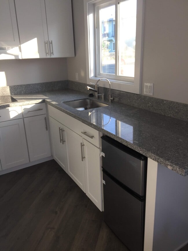 Kitchen - 10941 Charnock Rd Unit 10943