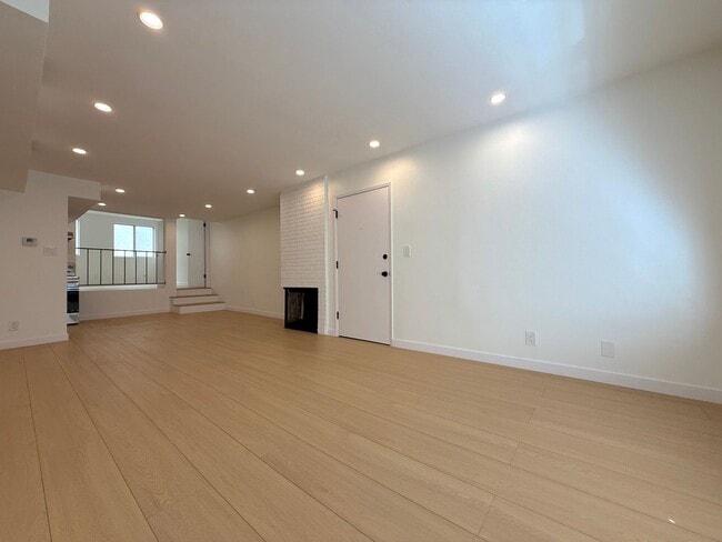 Photo - Newly-Updated 1 Bedroom Apartment with Laundry In-Unit in West Hollywood Unit 05