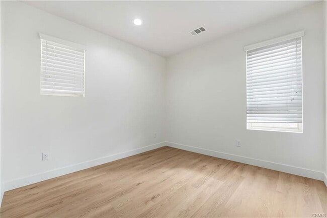 Building Photo - 7209 N Chestnut Ln