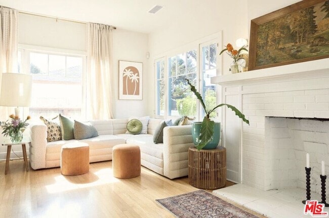 Photo - 818 Palms Blvd