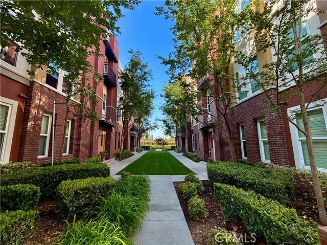 Photo - 628 W 1st St