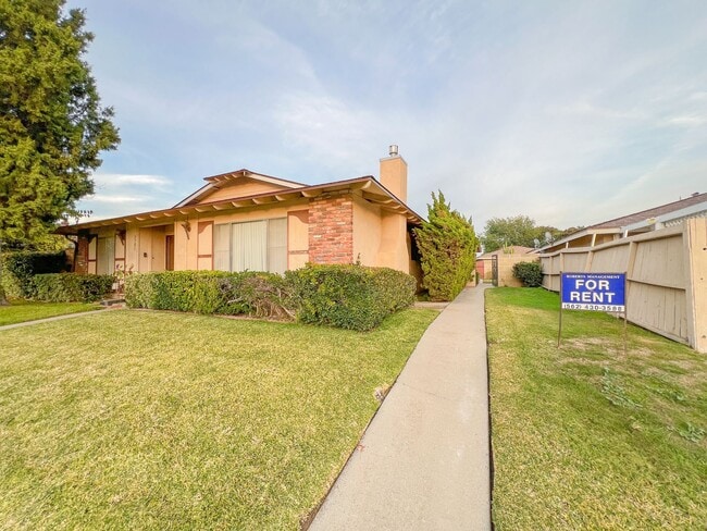 Building Photo - 2703 N Dell St Unit 2703