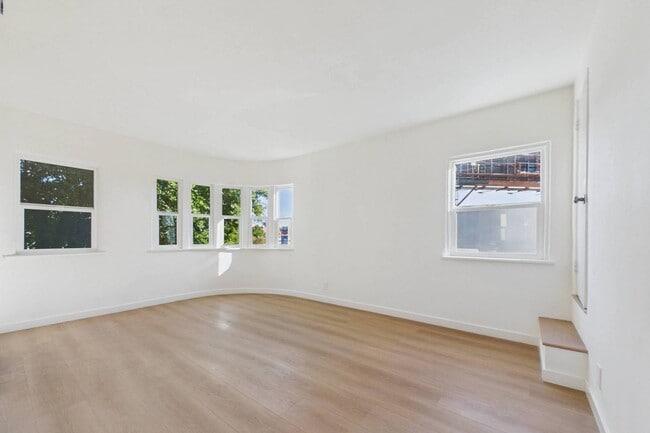 Photo - Wilcox Apartments