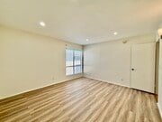 Photo - 5320 Zelzah Ave Unit 314