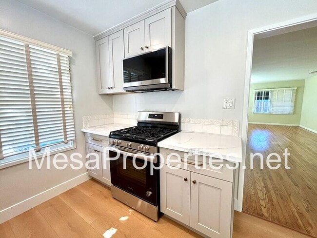 Photo - 661 E J St