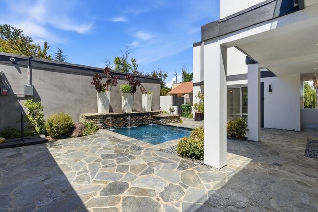 Photo - Luxury waterfront living in Calabasas