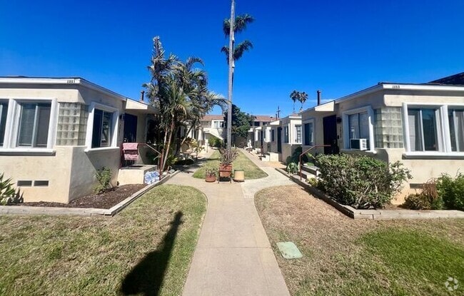 Building Photo - Charming Upstairs 2BR/1BA Apartment in Nor...