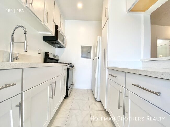 Photo - 1313 N June St Unit 209