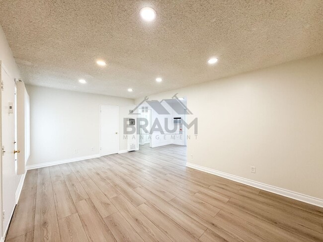 Photo - 19401 Haynes St Unit 6