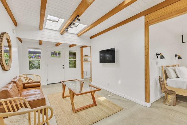 Photo - 718 Vernon Ave Unit #A