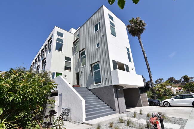 Building Photo - 2533 S Curson Ave Unit 3G