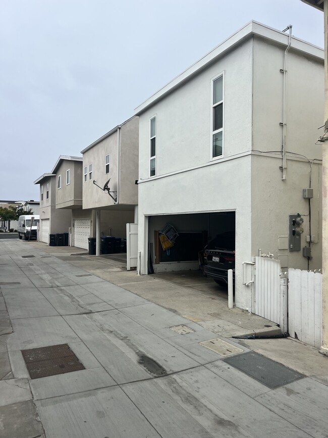 Photo - 208 30th St Unit 208.5    208 and one half