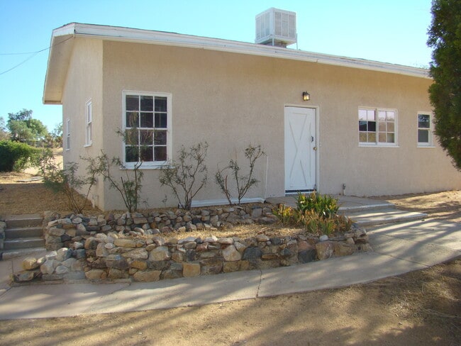 Photo - 3 BEDROOM HOME WITH WORKSHOP ON 2 1/2 ACRES