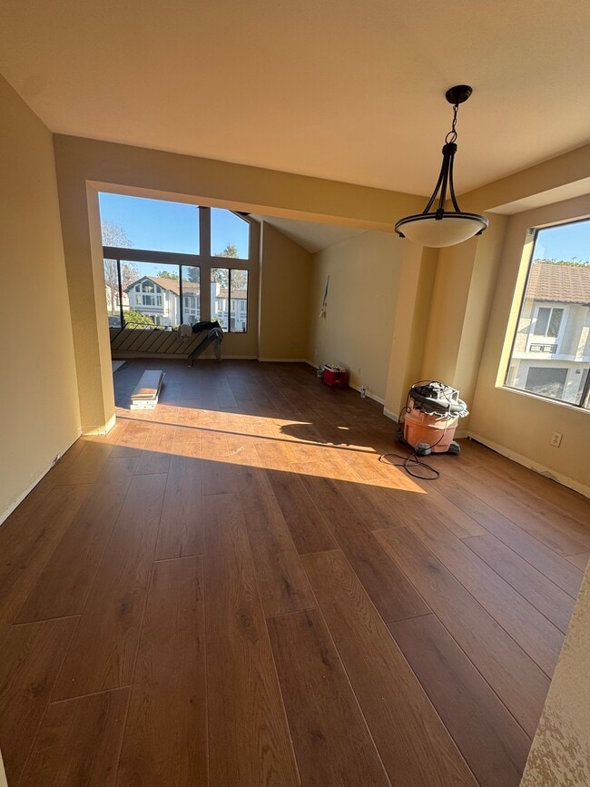 Photo - 835 Mistletoe Ln