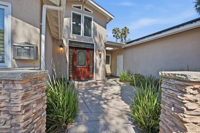 Building Photo - 4854 Campanile Dr