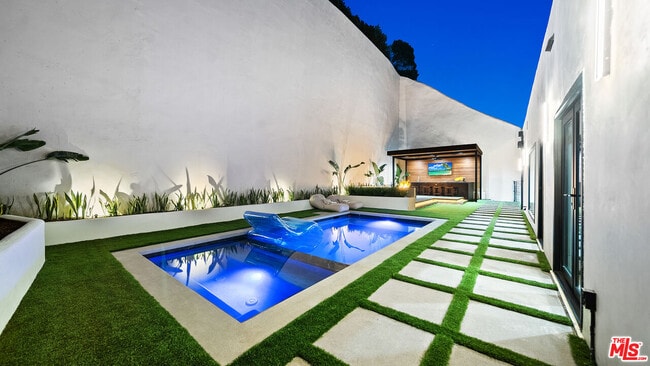 Photo - 1846 N Franklin Canyon Dr House