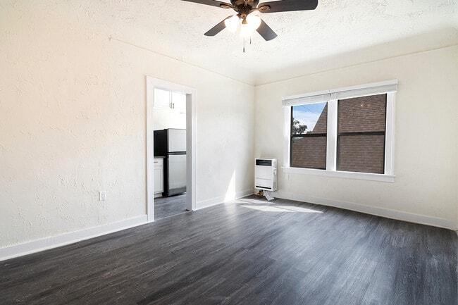 Photo - 440 E 27th St