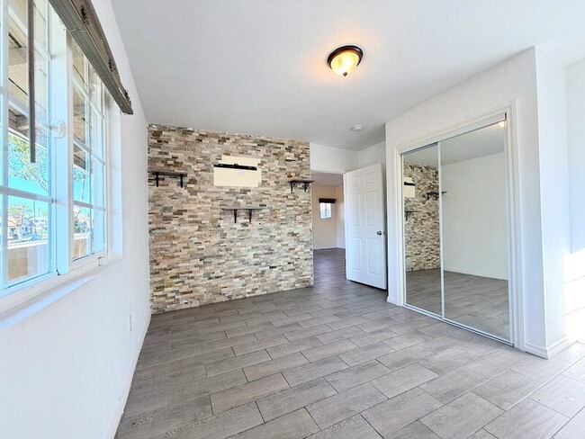 Photo - 1235 W Florence Ave