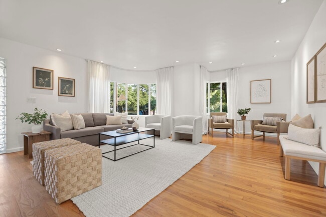 Photo - 701 Canada St