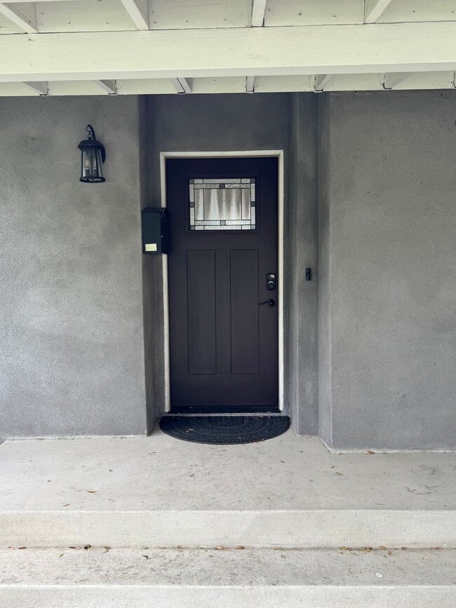 Photo - Beautiful 3 bedroom 2 bath Pool Home... this one is a SHOW STOPPER