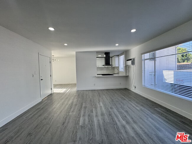 Building Photo - 1279 N Harper Ave Unit 5 Rental