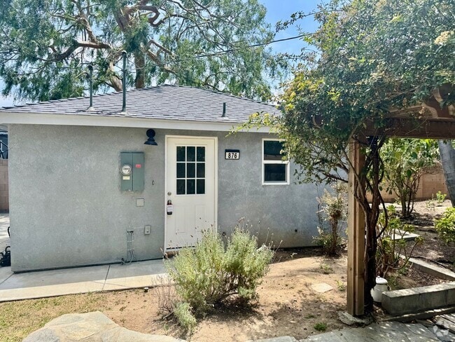 Building Photo - 874-876 North Orange St Unit #876 Rental