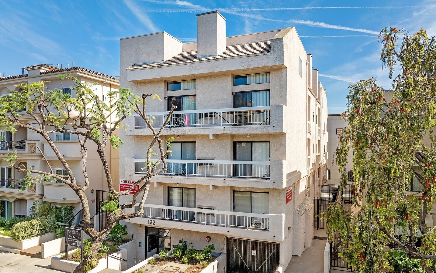 Photo - 132 S Clark Dr