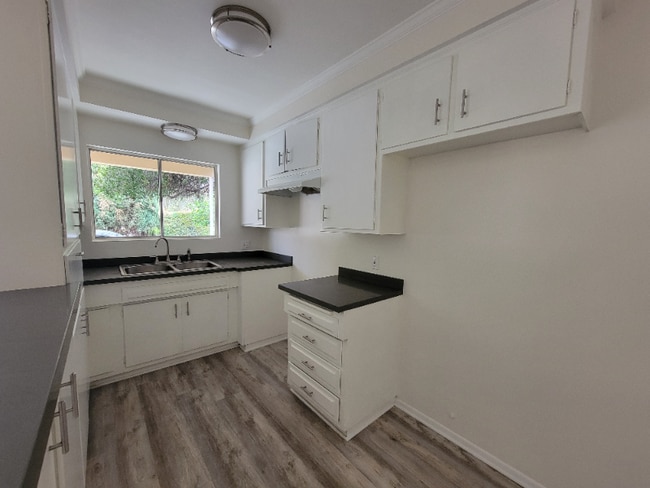 Photo - 13556 Wyandotte St Unit 1