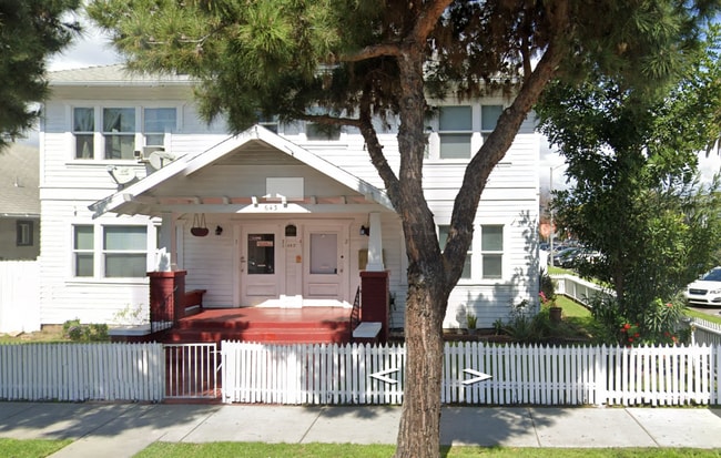 Photo - 643 E 7th St Unit 2