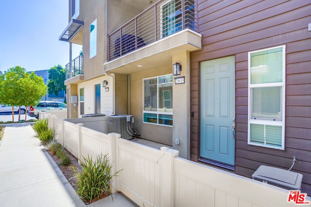 Photo - 20619 Oakglen Ln Townhome