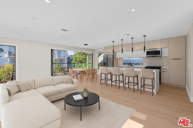 Building Photo - 38 Paloma Ave