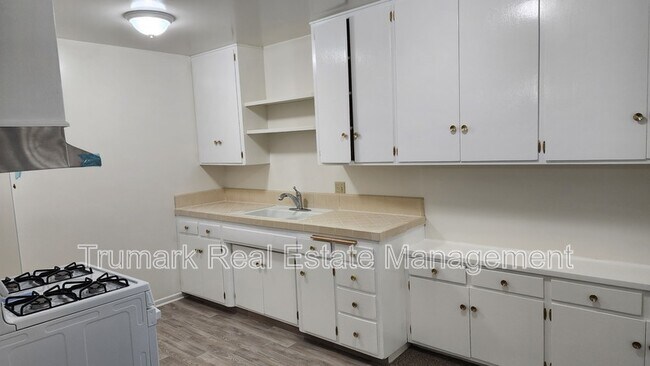 Building Photo - 323 N Howard St Unit 6