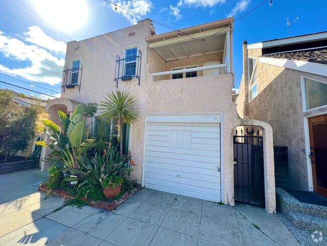 Building Photo - 45 65th Pl Unit 45 1/2 65th Pl - Apt B