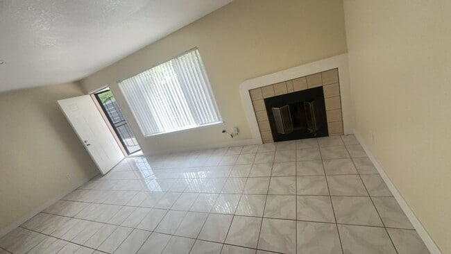 Photo - 3 Bed 2.5 Bath Townhome only blocks to Beach & Bay