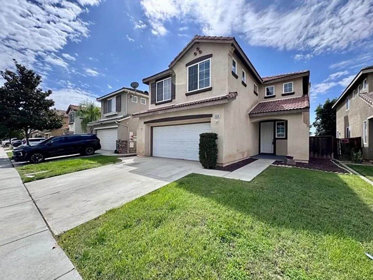 Spacious and Bright Open-Concept Living - Spacious and Bright Open-Concept Living