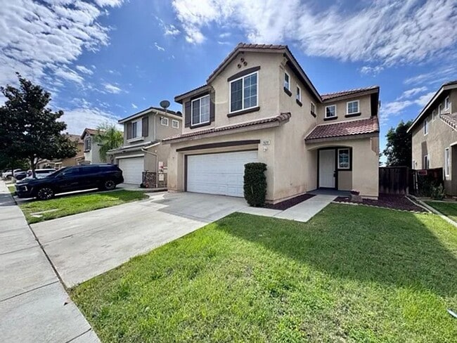 Building Photo - Spacious and Bright Open-Concept Living