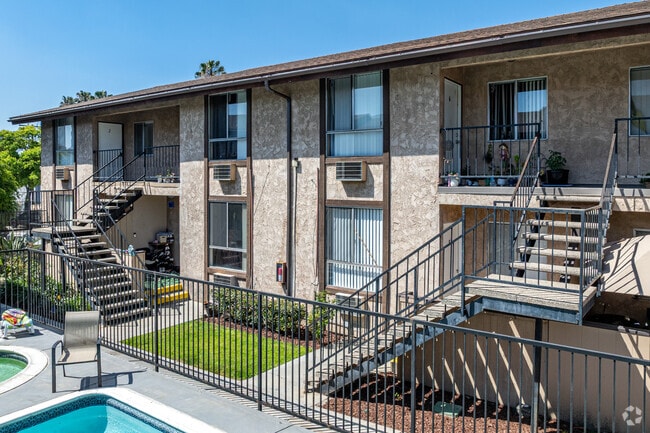 Photo - Lincoln Apartments