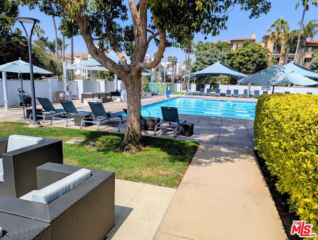 Building Photo - 7100 Playa Vista Dr Unit 120