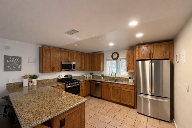 Photo - Large 5 Bed 3 Bath Home on East Falls - Popular Street Close to Campus!!!