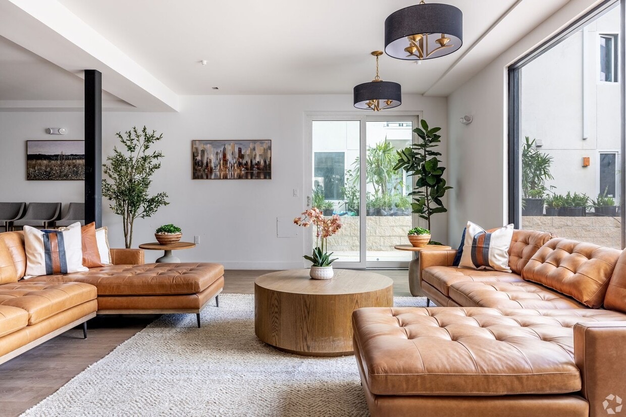 Floor Plan - 2+2 Floor Plan E-6th Floor~South View