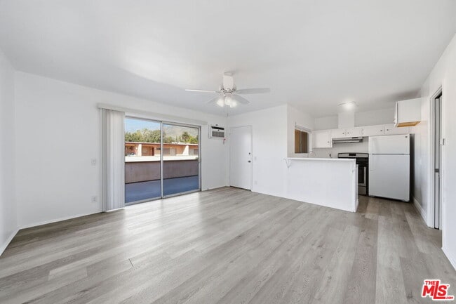 Building Photo - 1293 Garfield Ave Unit 34