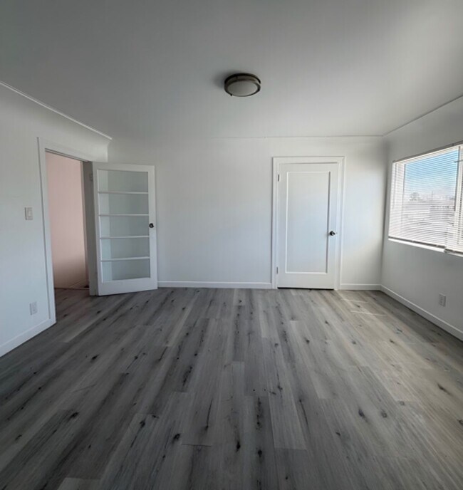 Photo - 519 W 42nd Pl