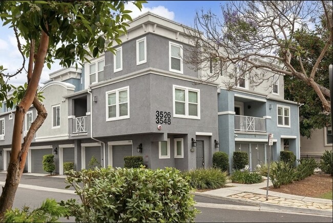 Building Photo - 3542 Shoreline Bluff Lane Unit (1st Floor Bedroom - Ground Level)