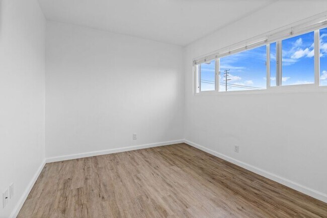 Photo - 3952 W 178th St Unit B