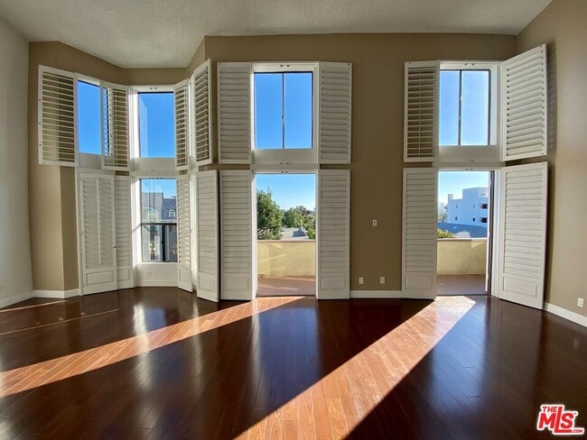 Photo - 2332 Fox Hills Dr Unit 307