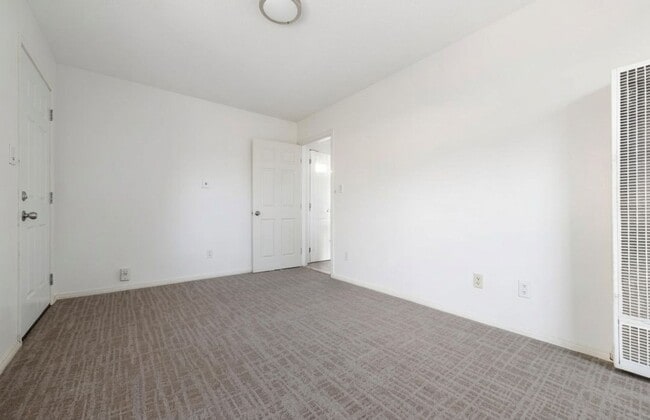 Photo - Beautiful Detached 1 Bedroom Home in Lakeside!