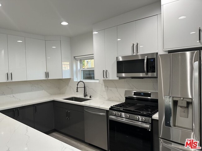 Photo - 608 W Hillcrest Blvd