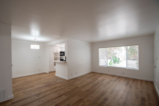 Photo - 14706 Dickens St Unit 06