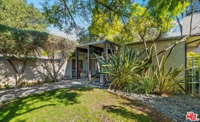 Photo - 2530 Hutton Dr